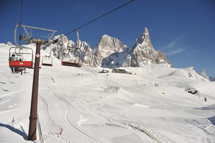 Rifugio CAPANNA CERVINO - PASSO ROLLE - INVERNO
