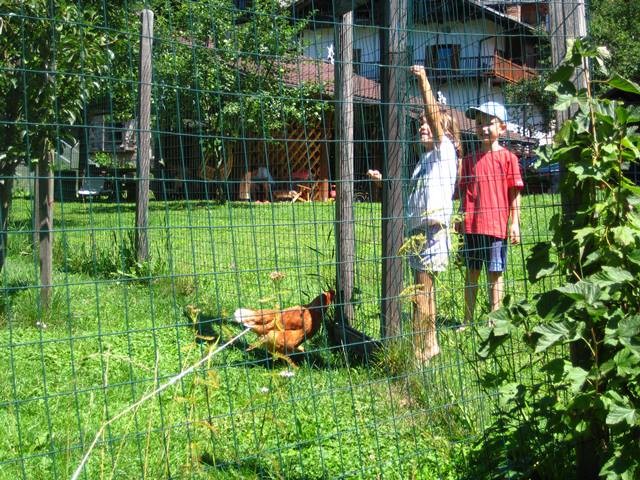 La nostra casa ha un difetto: i bambini vogliono sempre restare a giocare in giardino!