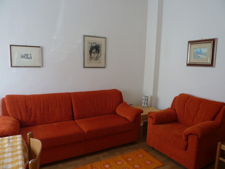 appartamento ha un secondo ingresso dal soggiorno