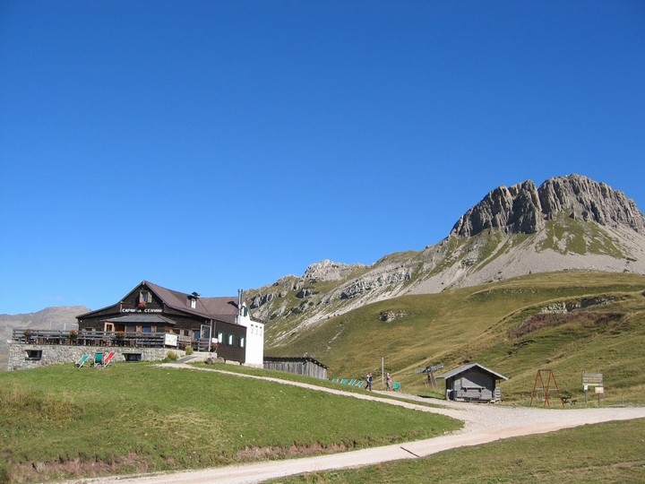 Rifugio CAPANNA CERVINO - PASSO ROLLE